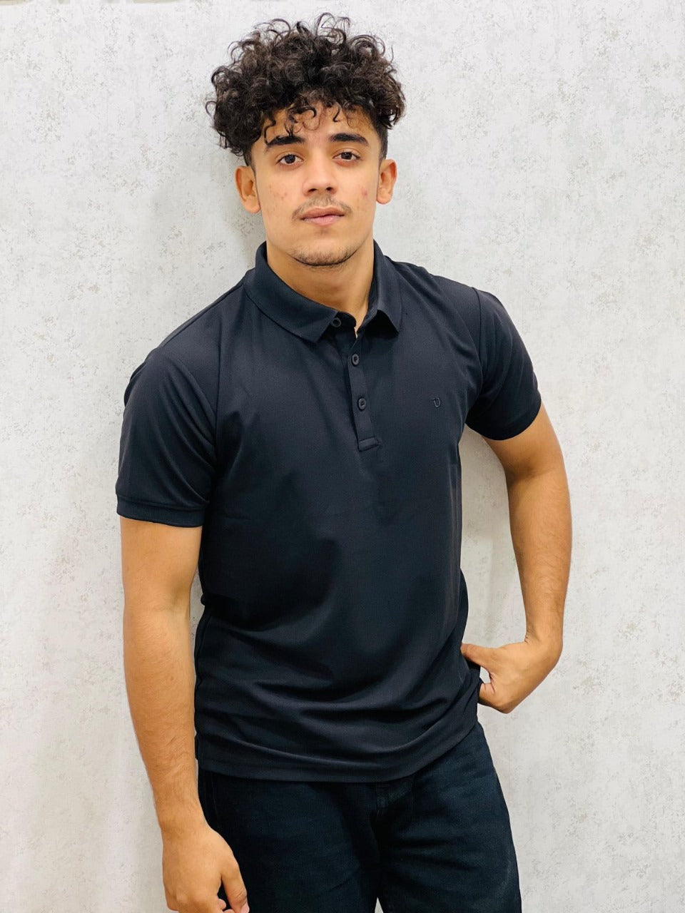 UD PREMIUM PLAIN BLACK COLLAR T-SHIRT